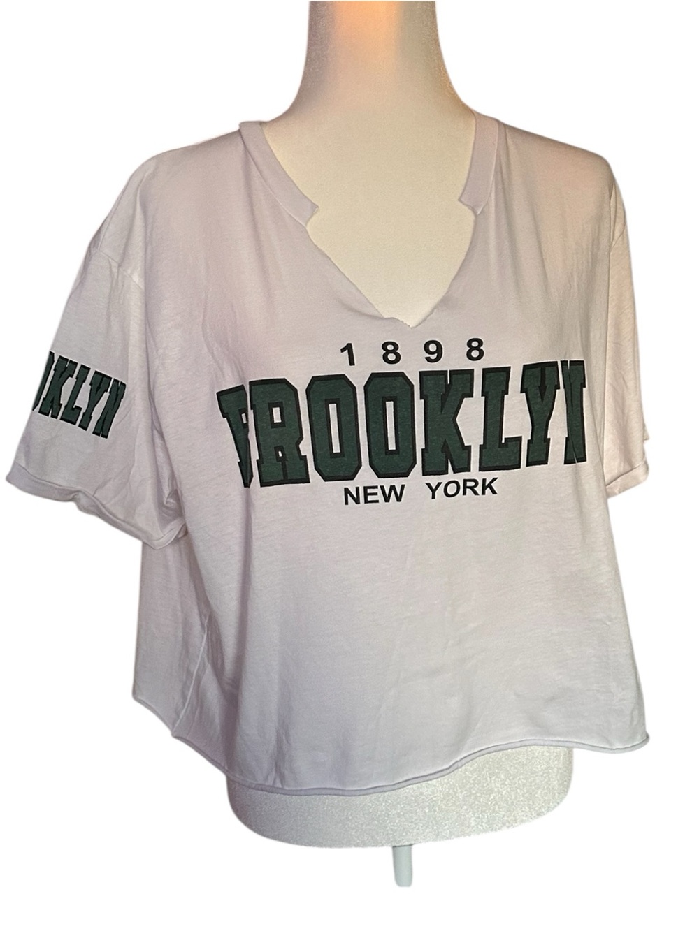 On Fire White Cropped Green 'BROOKLYN' Graphic Print Tee Shirt Xl